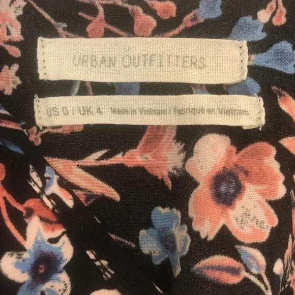Urban Outfitters Cold Shoulder Floral Faux Wrap Romper- Size 0 - Picture 10 of 11